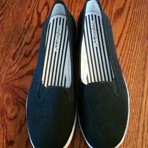 Comfort View Tennis Shoes